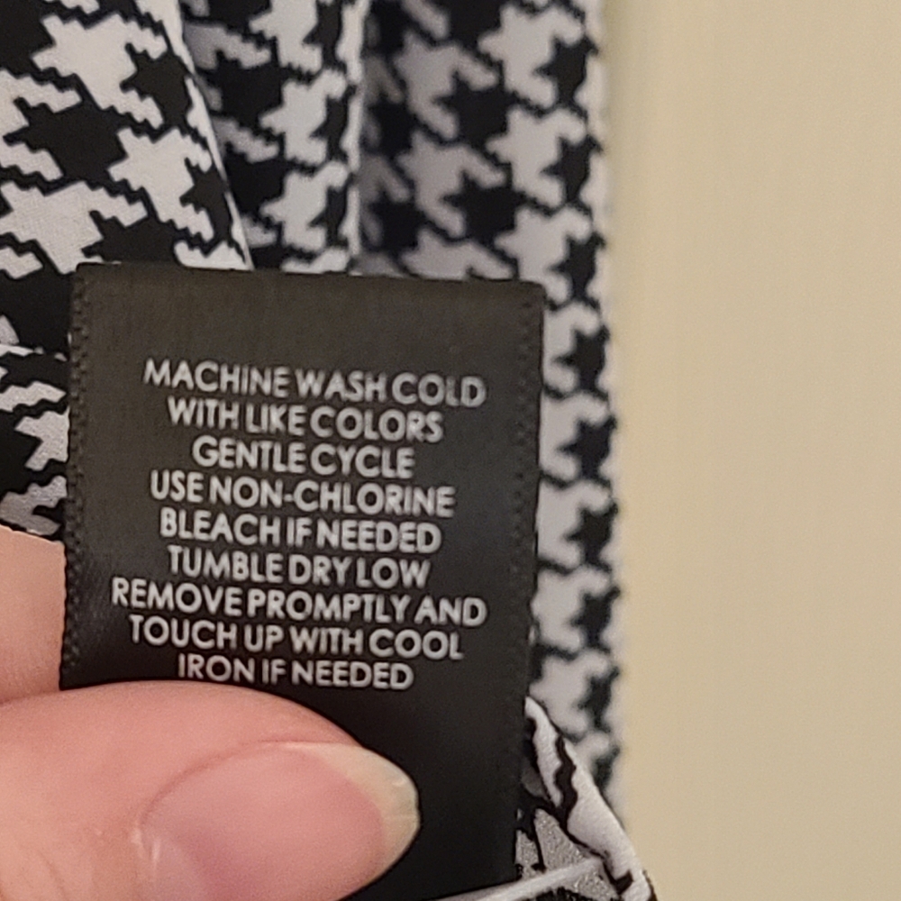 Black and White Houndstooth Button-Up Shirt with Contrast Collar - TORRID - Picture 4 of 5